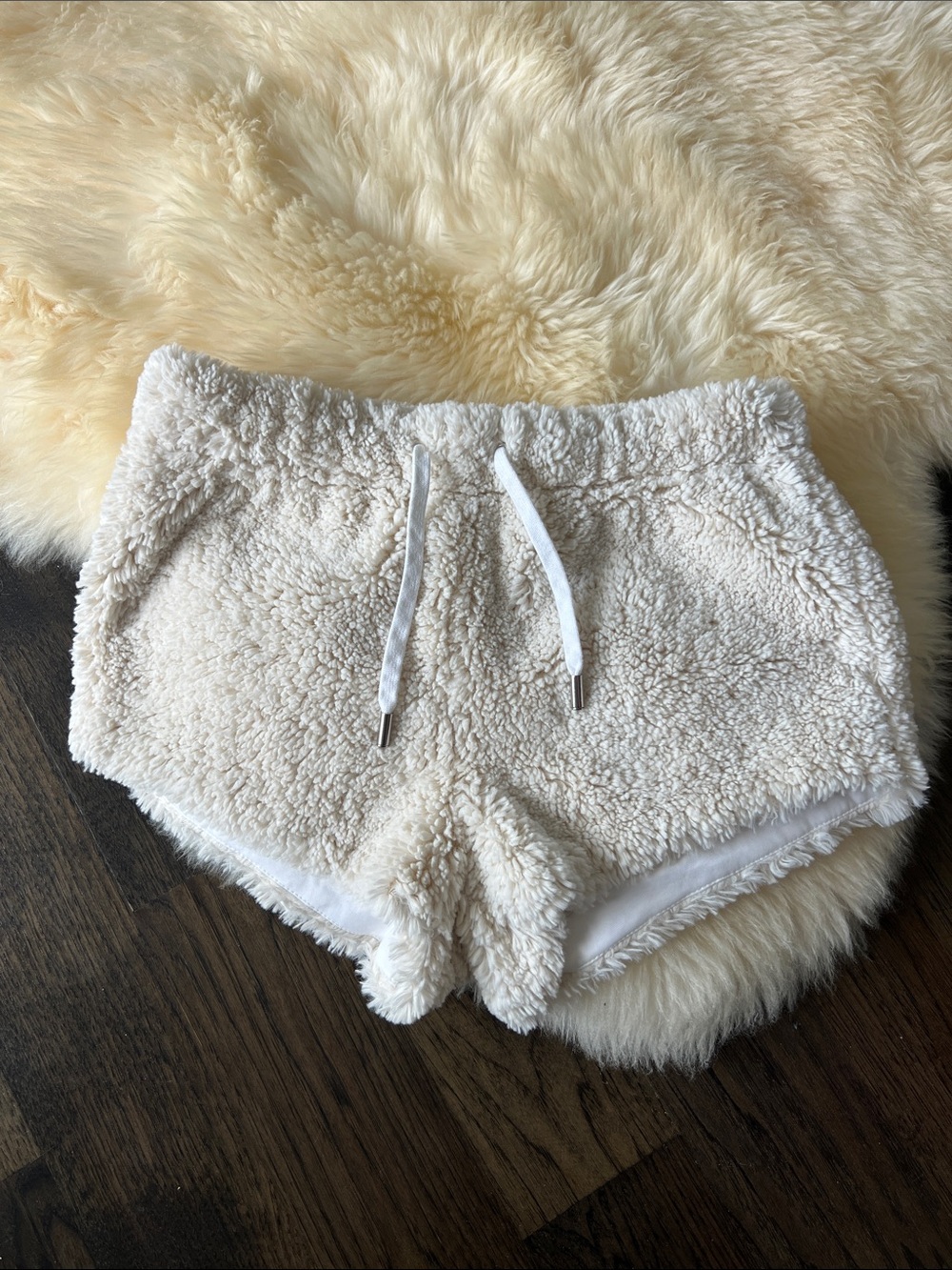 House of CB Shearling Faux Fur Shorts S - Picture 2 of 6